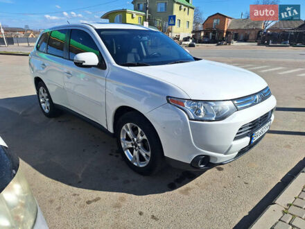 Міцубісі Аутлендер 2013 у Кропивницькому (Кіровограді) на Automoto.ua Білий Міцубісі Аутлендер, об'ємом двигуна 2.36 л та пробігом 274 тис. км за 9200 $, фото 1 на Automoto.ua