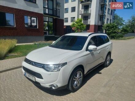 Міцубісі Аутлендер 2013 у Каменце-Подольском на Automoto.ua Білий Міцубісі Аутлендер, об'ємом двигуна 2.4 л та пробігом 194 тис. км за 12900 $, фото 1 на Automoto.ua