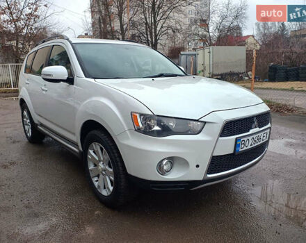 Белый Мицубиси Аутлендер, объемом двигателя 2.36 л и пробегом 250 тыс. км за 11200 $, фото 1 на Automoto.ua