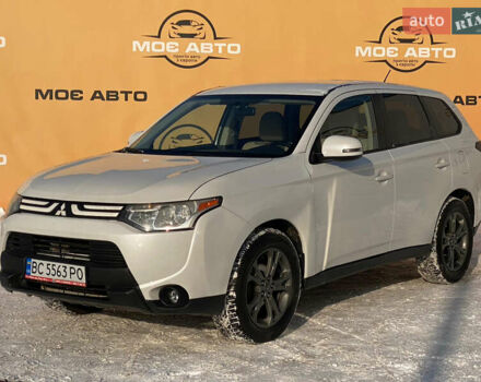 Белый Мицубиси Аутлендер, объемом двигателя 2.36 л и пробегом 215 тыс. км за 9499 $, фото 1 на Automoto.ua
