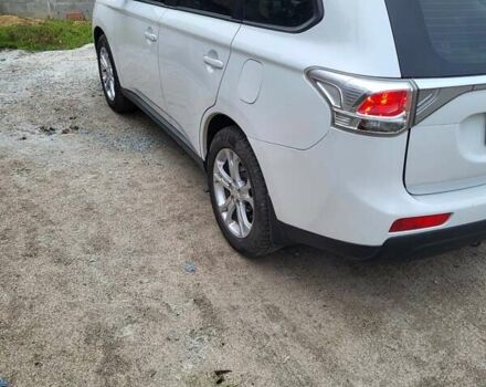 Белый Мицубиси Аутлендер, объемом двигателя 2.4 л и пробегом 265 тыс. км за 9500 $, фото 1 на Automoto.ua