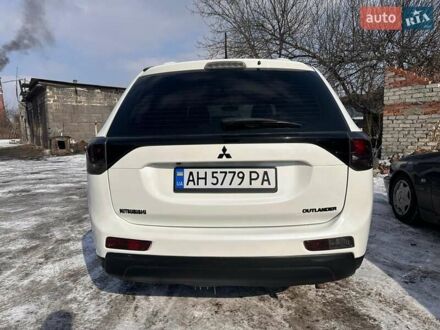 Мицубиси Аутлендер 2013 в Доброполье на Automoto.ua Белый Мицубиси Аутлендер, объемом двигателя 2.36 л и пробегом 132 тыс. км за 13500 $, фото 1 на Automoto.ua