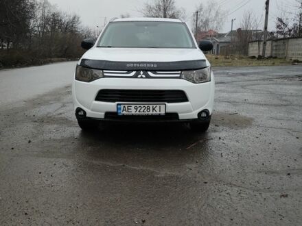 Мицубиси Аутлендер 2013 в Кривом Роге на Automoto.ua Белый Мицубиси Аутлендер, объемом двигателя 2.4 л и пробегом 248 тыс. км за 11500 $, фото 1 на Automoto.ua