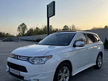 Мицубиси Аутлендер 2013 в Киеве на Automoto.ua Белый Мицубиси Аутлендер, объемом двигателя 3 л и пробегом 190 тыс. км за 14500 $, фото 1 на Automoto.ua