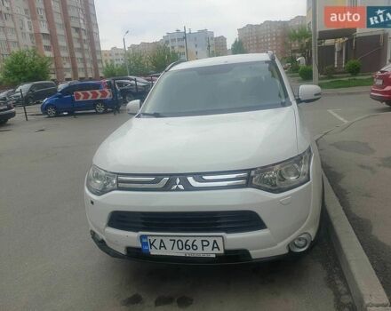 Белый Мицубиси Аутлендер, объемом двигателя 2.36 л и пробегом 118 тыс. км за 13000 $, фото 1 на Automoto.ua