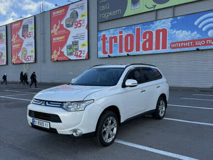 Белый Мицубиси Аутлендер, объемом двигателя 2.4 л и пробегом 147 тыс. км за 13500 $, фото 1 на Automoto.ua