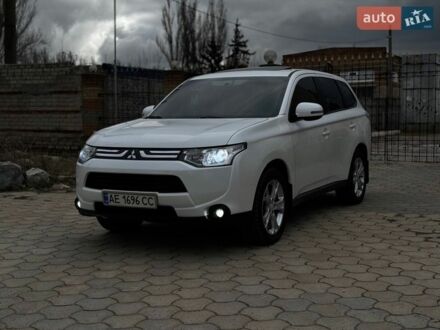 Білий Міцубісі Аутлендер, об'ємом двигуна 2.4 л та пробігом 196 тис. км за 13000 $, фото 1 на Automoto.ua