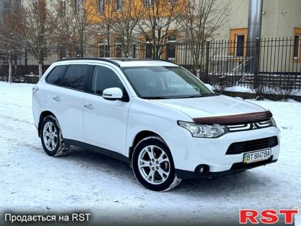 Белый Мицубиси Аутлендер, объемом двигателя 2.4 л и пробегом 13400 тыс. км за 12200 $, фото 1 на Automoto.ua