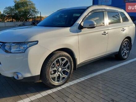 Міцубісі Аутлендер 2013 у Миколаєві на Automoto.ua Білий Міцубісі Аутлендер, об'ємом двигуна 2.4 л та пробігом 175 тис. км за 13800 $, фото 1 на Automoto.ua