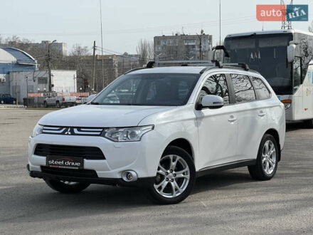 Міцубісі Аутлендер 2013 у Миколаєві на Automoto.ua Білий Міцубісі Аутлендер, об'ємом двигуна 2.36 л та пробігом 102 тис. км за 14699 $, фото 1 на Automoto.ua