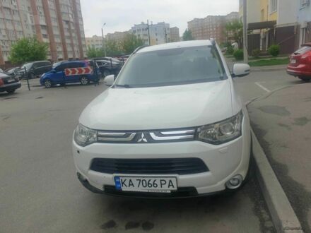 Білий Міцубісі Аутлендер, об'ємом двигуна 2.4 л та пробігом 130 тис. км за 13000 $, фото 1 на Automoto.ua