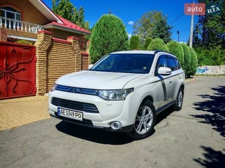Мицубиси Аутлендер 2013 в Днепре (Днепропетровске) на Automoto.ua Белый Мицубиси Аутлендер, объемом двигателя 2.36 л и пробегом 102 тыс. км за 14200 $, фото 1 на Automoto.ua