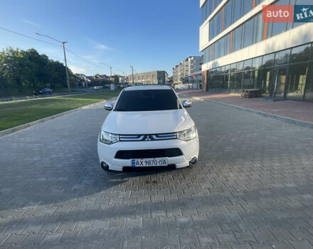Білий Міцубісі Аутлендер, об'ємом двигуна 2.36 л та пробігом 197 тис. км за 11000 $, фото 1 на Automoto.ua