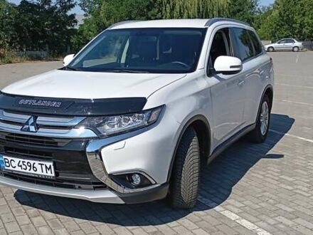 Міцубісі Аутлендер 2014 у Апостолове на Automoto.ua Білий Міцубісі Аутлендер, об'ємом двигуна 2.27 л та пробігом 220 тис. км за 15800 $, фото 1 на Automoto.ua
