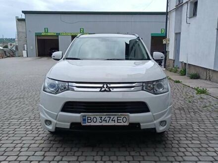 Мицубиси Аутлендер 2014 в Черткове на Automoto.ua Белый Мицубиси Аутлендер, объемом двигателя 3 л и пробегом 105 тыс. км за 14500 $, фото 1 на Automoto.ua