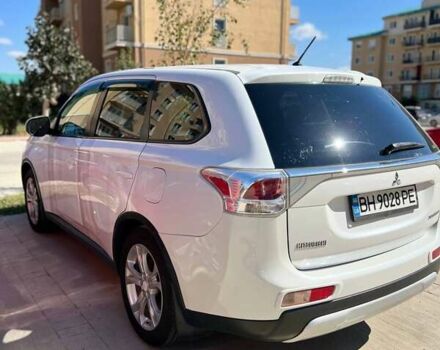 Міцубісі Аутлендер 2014 у Одесі на Automoto.ua Білий Міцубісі Аутлендер, об'ємом двигуна 2.36 л та пробігом 175 тис. км за 12500 $, фото 1 на Automoto.ua