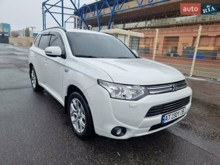 Мицубиси Аутлендер 2014 в Харькове на Automoto.ua Белый Мицубиси Аутлендер, объемом двигателя 2 л и пробегом 226 тыс. км за 15100 $, фото 1 на Automoto.ua