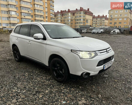 Белый Мицубиси Аутлендер, объемом двигателя 2 л и пробегом 216 тыс. км за 11300 $, фото 1 на Automoto.ua