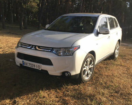 Білий Міцубісі Аутлендер, об'ємом двигуна 3 л та пробігом 200 тис. км за 16500 $, фото 1 на Automoto.ua