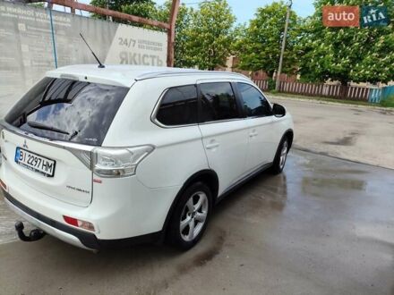 Мицубиси Аутлендер 2014 в Лубнах на Automoto.ua Белый Мицубиси Аутлендер, объемом двигателя 2.27 л и пробегом 235 тыс. км за 11200 $, фото 1 на Automoto.ua