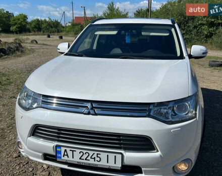 Білий Міцубісі Аутлендер, об'ємом двигуна 2 л та пробігом 273 тис. км за 14450 $, фото 1 на Automoto.ua