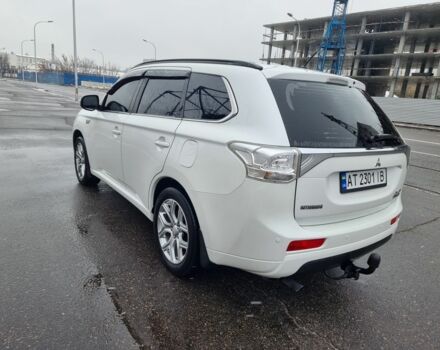 Білий Міцубісі Аутлендер, об'ємом двигуна 2 л та пробігом 250 тис. км за 15100 $, фото 1 на Automoto.ua