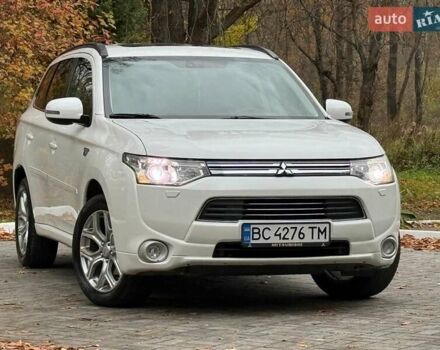 Міцубісі Аутлендер 2014 у Дрогобичі на Automoto.ua Білий Міцубісі Аутлендер, об'ємом двигуна 2 л та пробігом 228 тис. км за 15300 $, фото 1 на Automoto.ua