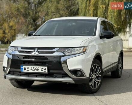 Міцубісі Аутлендер 2015 у Дніпро (Дніпропетровську) на Automoto.ua Білий Міцубісі Аутлендер, об'ємом двигуна 2.36 л та пробігом 178 тис. км за 14500 $, фото 1 на Automoto.ua