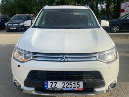 Мицубиси Аутлендер 2015 в Киеве на Automoto.ua Белый Мицубиси Аутлендер, объемом двигателя 2 л и пробегом 212 тыс. км за 459000 $, фото 1 на Automoto.ua