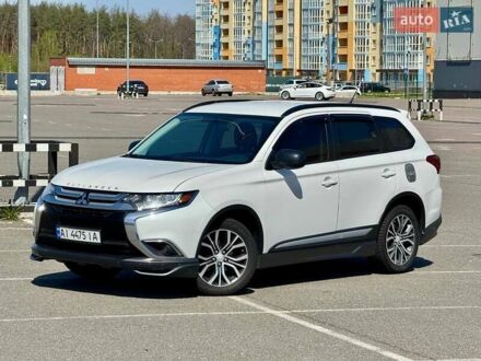 Мицубиси Аутлендер 2015 в Киеве на Automoto.ua Белый Мицубиси Аутлендер, объемом двигателя 2.36 л и пробегом 238 тыс. км за 12800 $, фото 1 на Automoto.ua