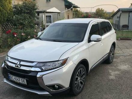 Міцубісі Аутлендер 2015 у Львові на Automoto.ua Білий Міцубісі Аутлендер, об'ємом двигуна 2.36 л та пробігом 174 тис. км за 13500 $, фото 1 на Automoto.ua