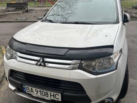 Белый Мицубиси Аутлендер, объемом двигателя 2.4 л и пробегом 144 тыс. км за 12500 $, фото 1 на Automoto.ua