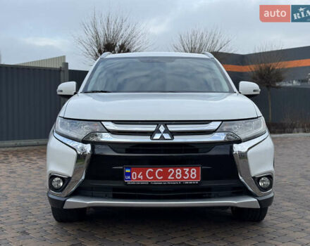 Белый Мицубиси Аутлендер, объемом двигателя 3 л и пробегом 310 тыс. км за 12700 $, фото 1 на Automoto.ua