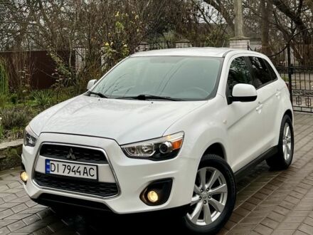 Белый Мицубиси Аутлендер, объемом двигателя 2 л и пробегом 168 тыс. км за 10800 $, фото 1 на Automoto.ua