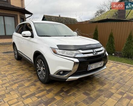 Белый Мицубиси Аутлендер, объемом двигателя 2.36 л и пробегом 191 тыс. км за 13950 $, фото 1 на Automoto.ua