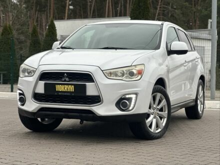 Белый Мицубиси Аутлендер, объемом двигателя 2 л и пробегом 257 тыс. км за 10800 $, фото 1 на Automoto.ua