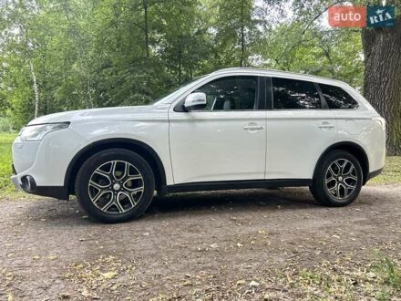 Мицубиси Аутлендер 2015 в Сумах на Automoto.ua Белый Мицубиси Аутлендер, объемом двигателя 2 л и пробегом 250 тыс. км за 13900 $, фото 1 на Automoto.ua