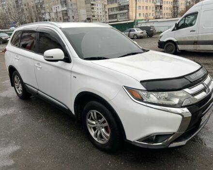 Белый Мицубиси Аутлендер, объемом двигателя 3 л и пробегом 175 тыс. км за 13100 $, фото 1 на Automoto.ua