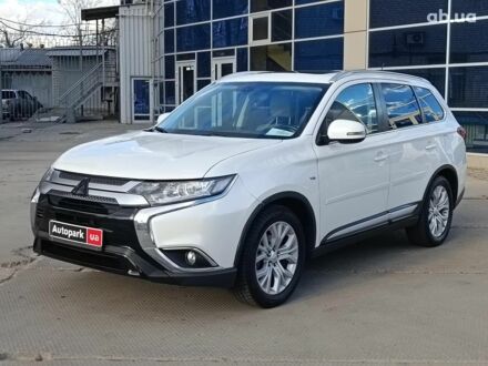Мицубиси Аутлендер 2015 в Харькове на Automoto.ua Белый Мицубиси Аутлендер, объемом двигателя 3 л и пробегом 150 тыс. км за 15790 $, фото 1 на Automoto.ua