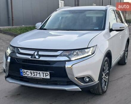 Белый Мицубиси Аутлендер, объемом двигателя 2.3 л и пробегом 130 тыс. км за 14999 $, фото 1 на Automoto.ua