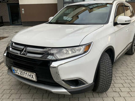 Белый Мицубиси Аутлендер, объемом двигателя 2.36 л и пробегом 47 тыс. км за 16000 $, фото 1 на Automoto.ua