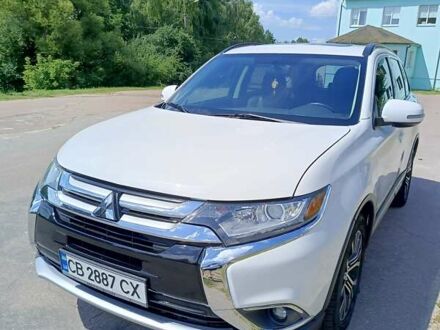 Белый Мицубиси Аутлендер, объемом двигателя 2.36 л и пробегом 142 тыс. км за 15100 $, фото 1 на Automoto.ua