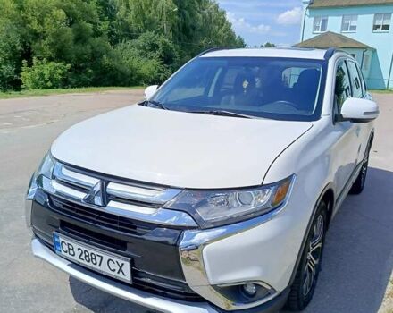 Белый Мицубиси Аутлендер, объемом двигателя 2.36 л и пробегом 142 тыс. км за 15100 $, фото 1 на Automoto.ua
