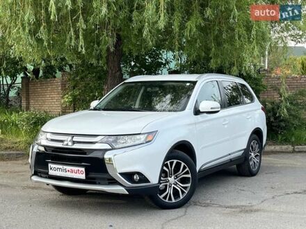 Мицубиси Аутлендер 2015 в Хмельницком на Automoto.ua Белый Мицубиси Аутлендер, объемом двигателя 2.4 л и пробегом 141 тыс. км за 13999 $, фото 1 на Automoto.ua