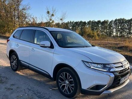 Мицубиси Аутлендер 2016 в Киеве на Automoto.ua Белый Мицубиси Аутлендер, объемом двигателя 2.36 л и пробегом 140 тыс. км за 13500 $, фото 1 на Automoto.ua