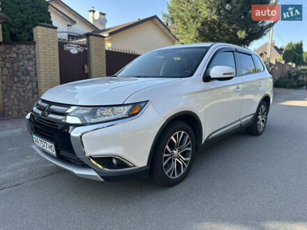 Мицубиси Аутлендер 2016 в Киеве на Automoto.ua Белый Мицубиси Аутлендер, объемом двигателя 2.36 л и пробегом 198 тыс. км за 14900 $, фото 1 на Automoto.ua