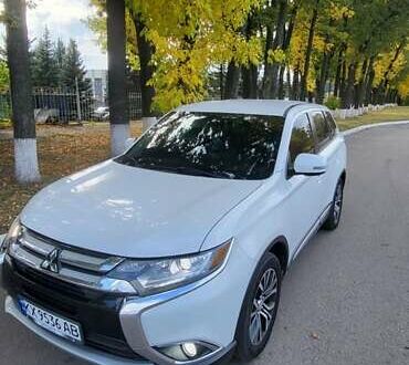 Мицубиси Аутлендер 2016 в Полтаве на Automoto.ua Белый Мицубиси Аутлендер, объемом двигателя 2.36 л и пробегом 240 тыс. км за 14000 $, фото 1 на Automoto.ua