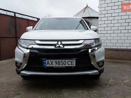 Белый Мицубиси Аутлендер, объемом двигателя 2.35 л и пробегом 127 тыс. км за 19000 $, фото 1 на Automoto.ua