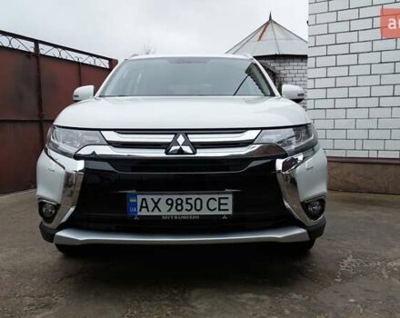 Белый Мицубиси Аутлендер, объемом двигателя 2.35 л и пробегом 127 тыс. км за 19000 $, фото 1 на Automoto.ua