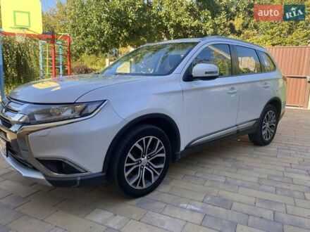 Мицубиси Аутлендер 2016 в Харькове на Automoto.ua Белый Мицубиси Аутлендер, объемом двигателя 2.4 л и пробегом 126 тыс. км за 15900 $, фото 1 на Automoto.ua